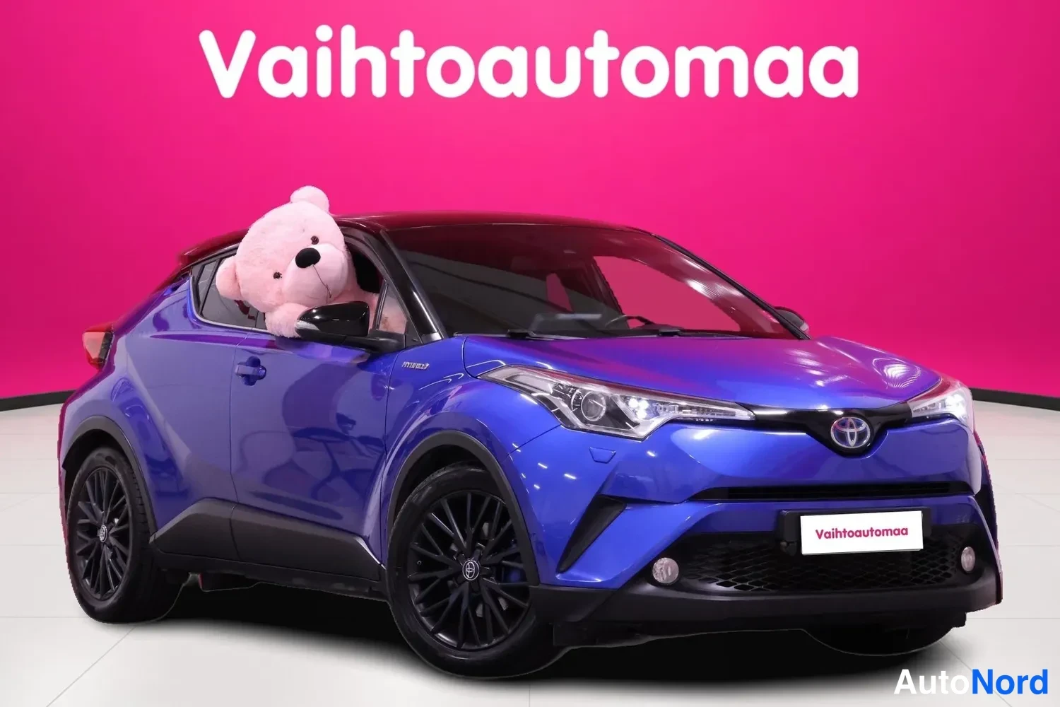 Etuviisto, nokka oikealle: Toyota C-HR 2017