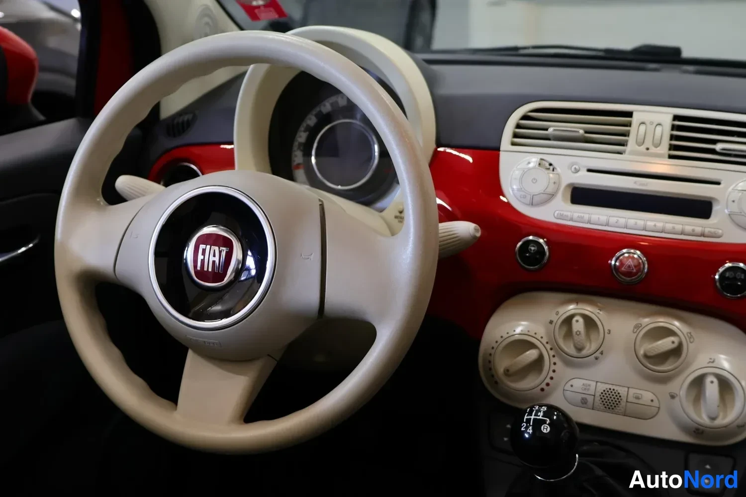 Muu: Fiat-ohjauspyörä ja kojelauta; manuaali vaihdeton...