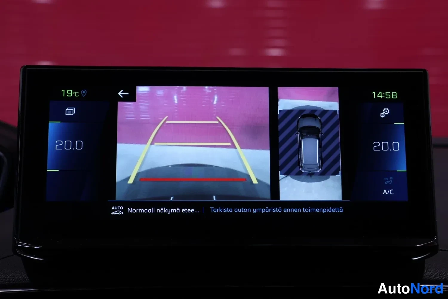 Muu: Istumavaran peili: infotainment-näyttö näyttää eteenpäin suunnatun kamerakuvan ja 360-ympäristönäkymän.