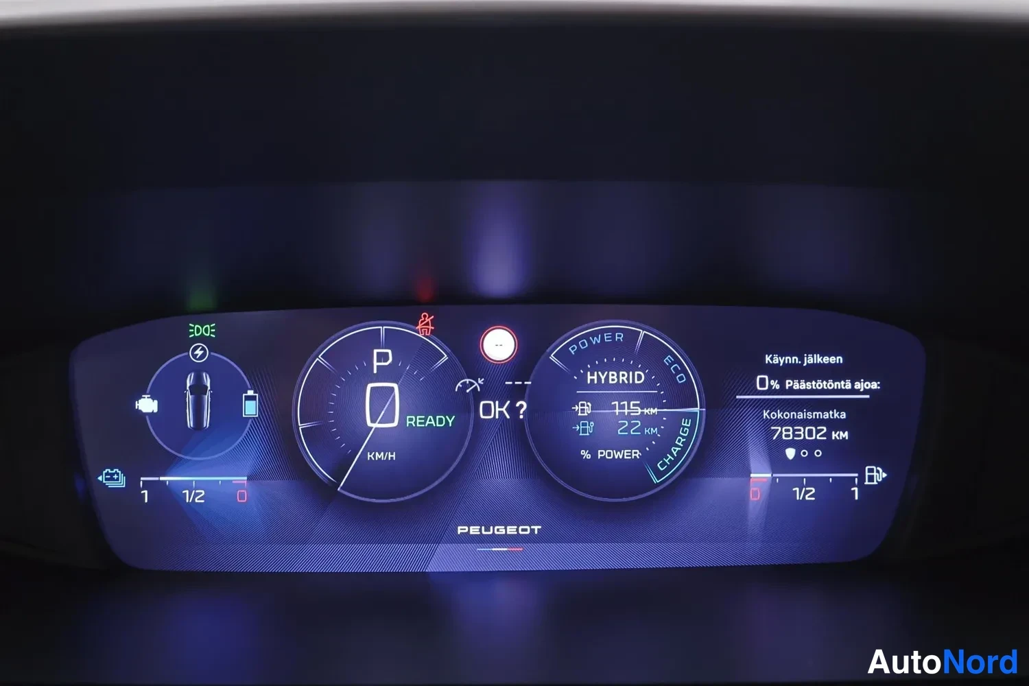 Muu: Digitaalinen mittaristo: auto P-vaihteella READY-tilassa, HYBRID-indikaattori, kokonaislukema 78302 km ja nollatut matkustusarvot.