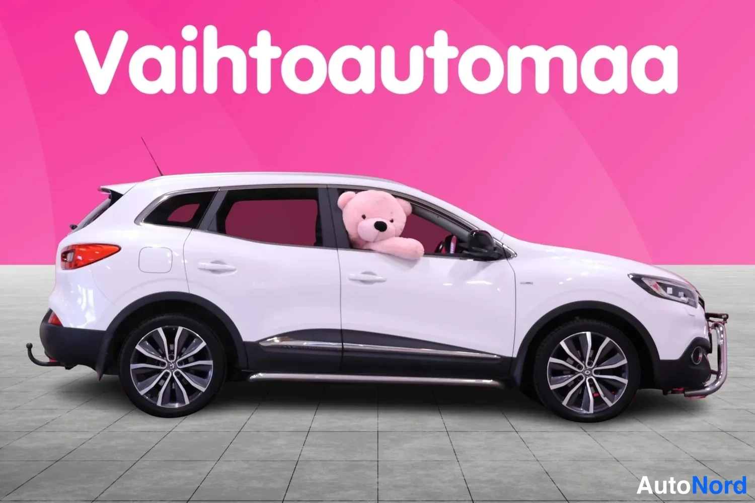Sivulta: Renault Kadjar, valkoinen, sivukuva