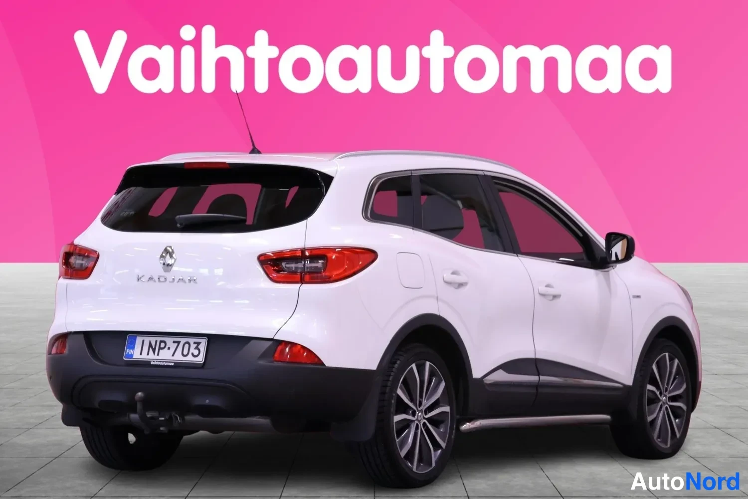 Takaviisto: Renault Kadjar, valkoinen, takaviisto