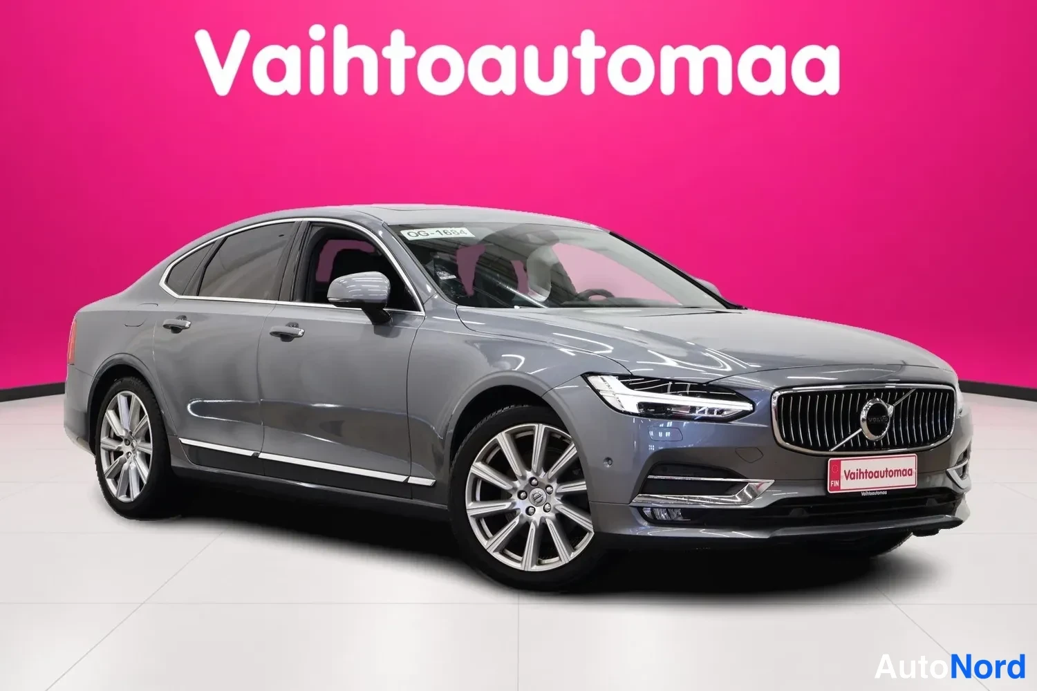 Harmaa Volvo S90 2018, etuviisto, keula oikealle, kuva 2