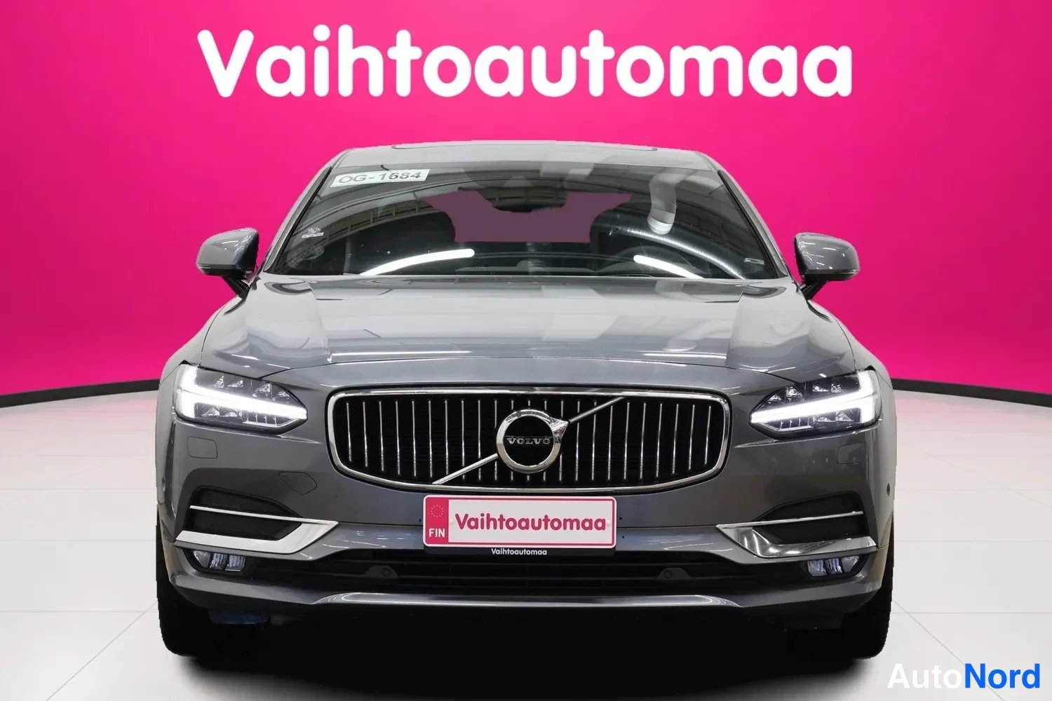Harmaa Volvo S90 2018, edestä, kuva 3