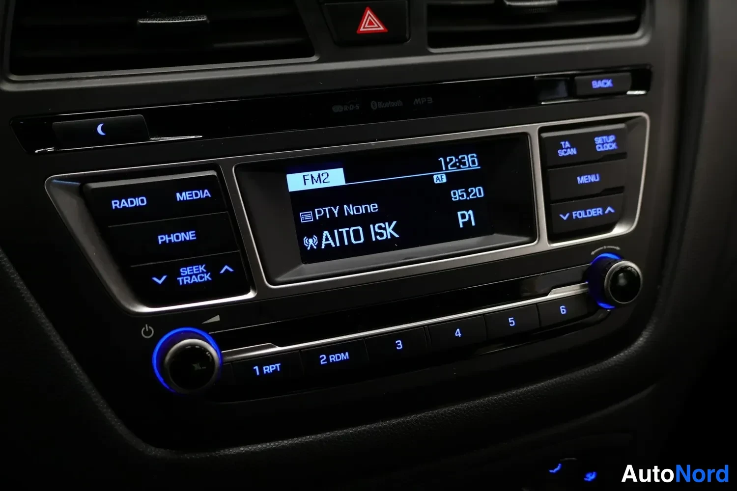 Muu: Radio/medialaite näyttää FM2-kanavan 95.20 AITO ISK kello 12:36.