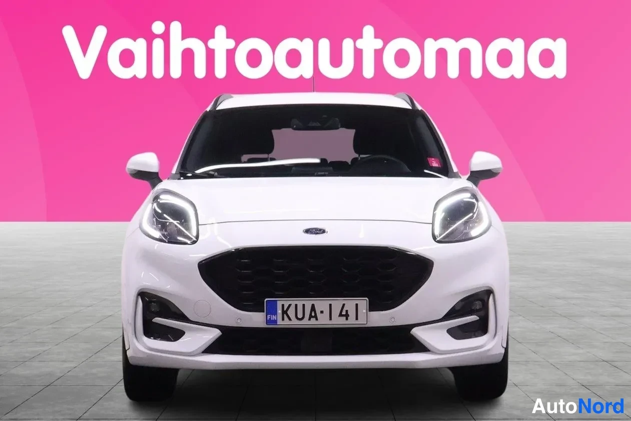 Edestä: Valkoinen Ford Puma suoraan edestÃ¤, rekisteritunnus.