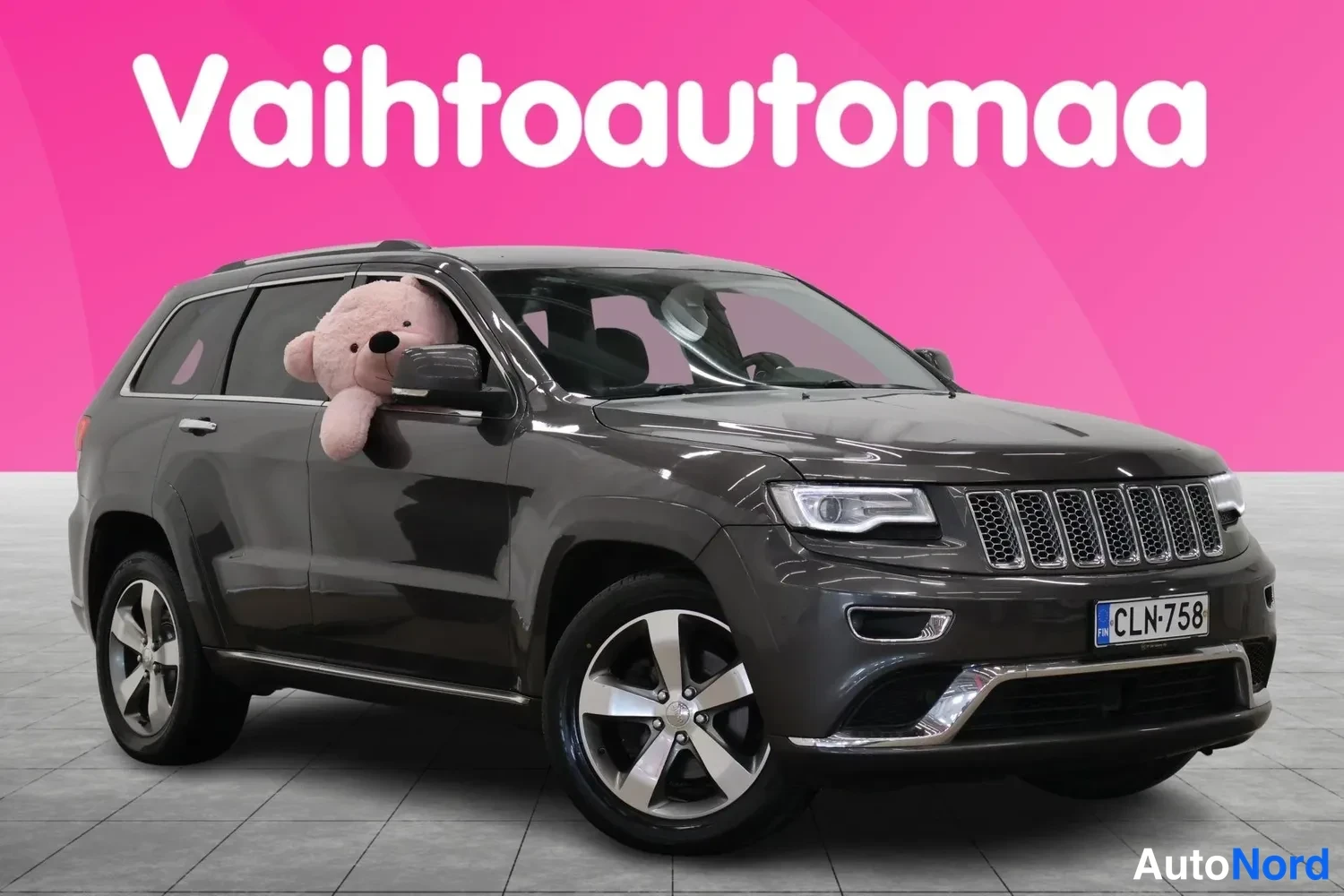 Etuviisto, nokka oikealle: Jeep Grand Cherokee 2014