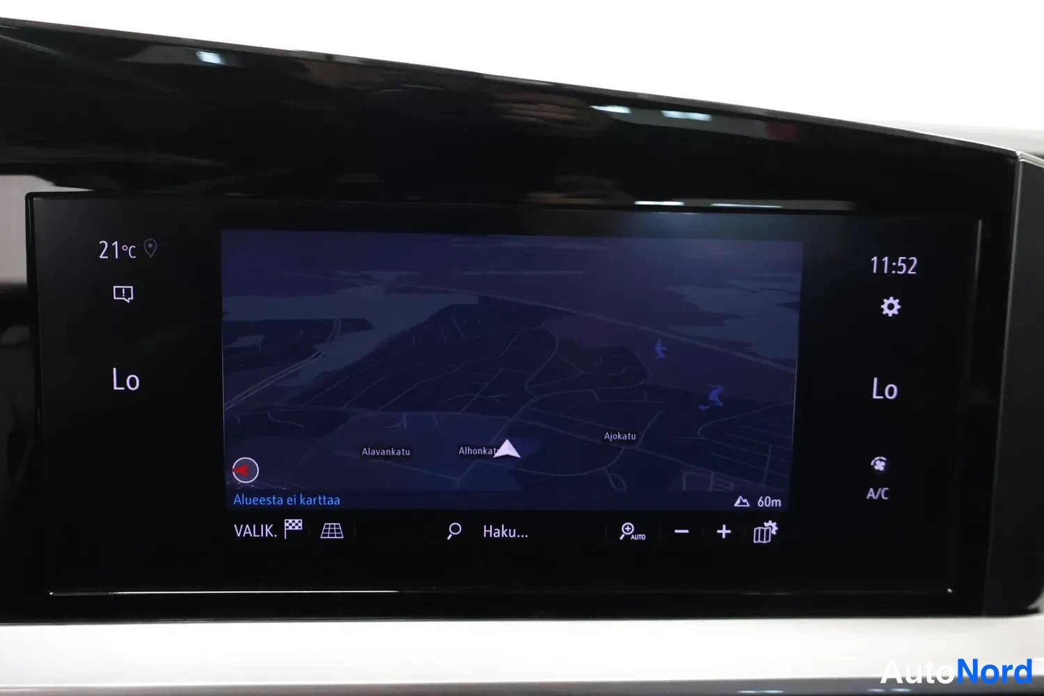Muu: Infotainment-näytön karttanäkymä, ilmoitus Alueesta ei karttaa.