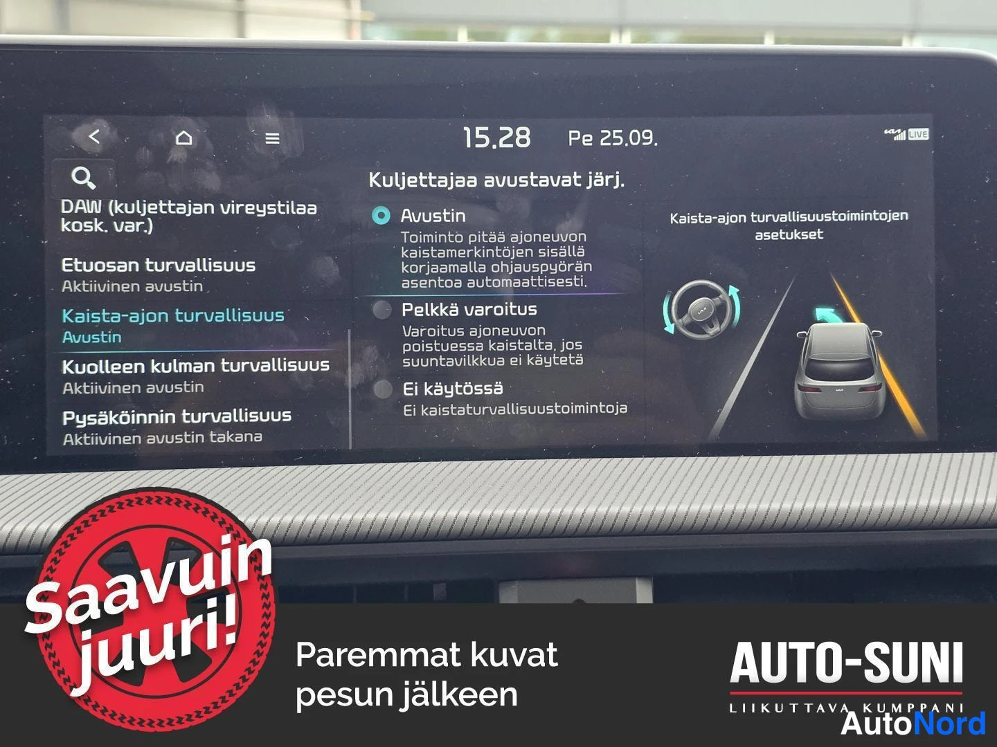 Yksityiskohta: Screen view showing 'Lane driving safety' settings. Active steering assist to correct vehicle position within lane markings is selected. Other options include '