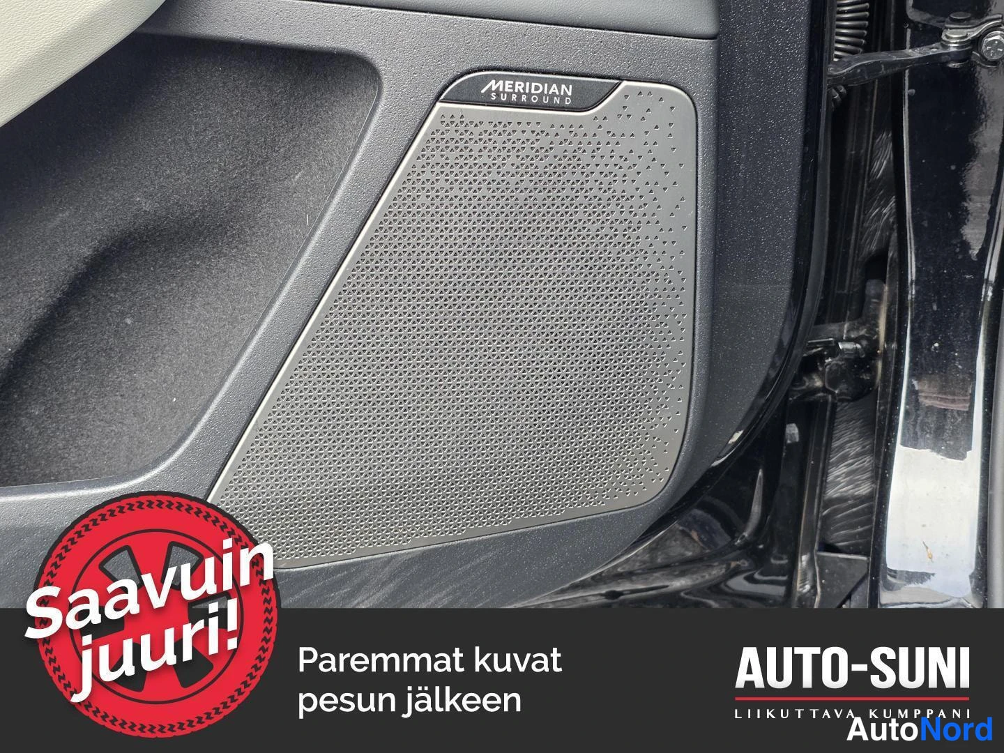 Muu: Oven sisäpaneeliin integroitu Meridian Surround -merkkinen kaiutinritilä.