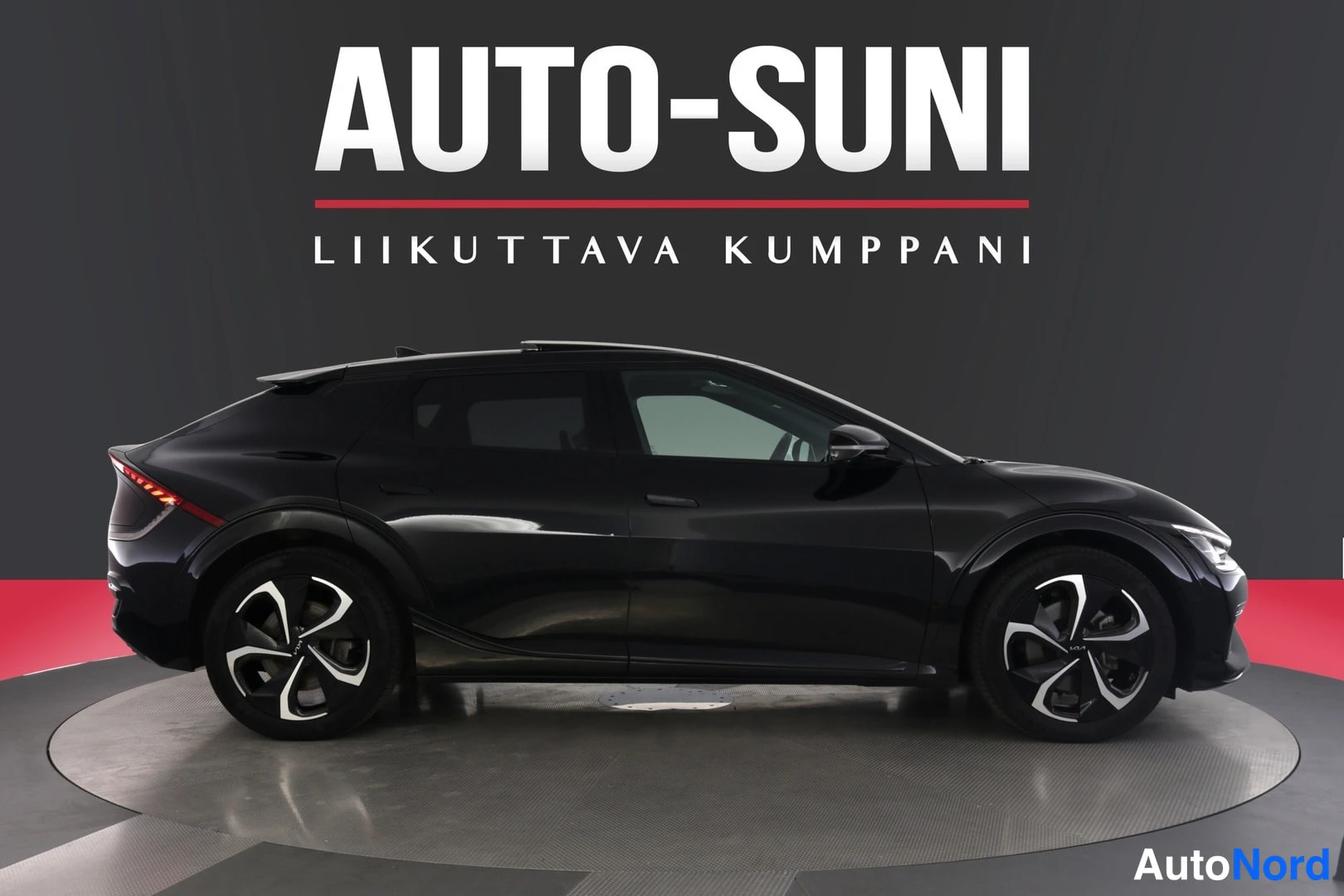 Musta Kia EV6 2024, sivulta, kuva 3