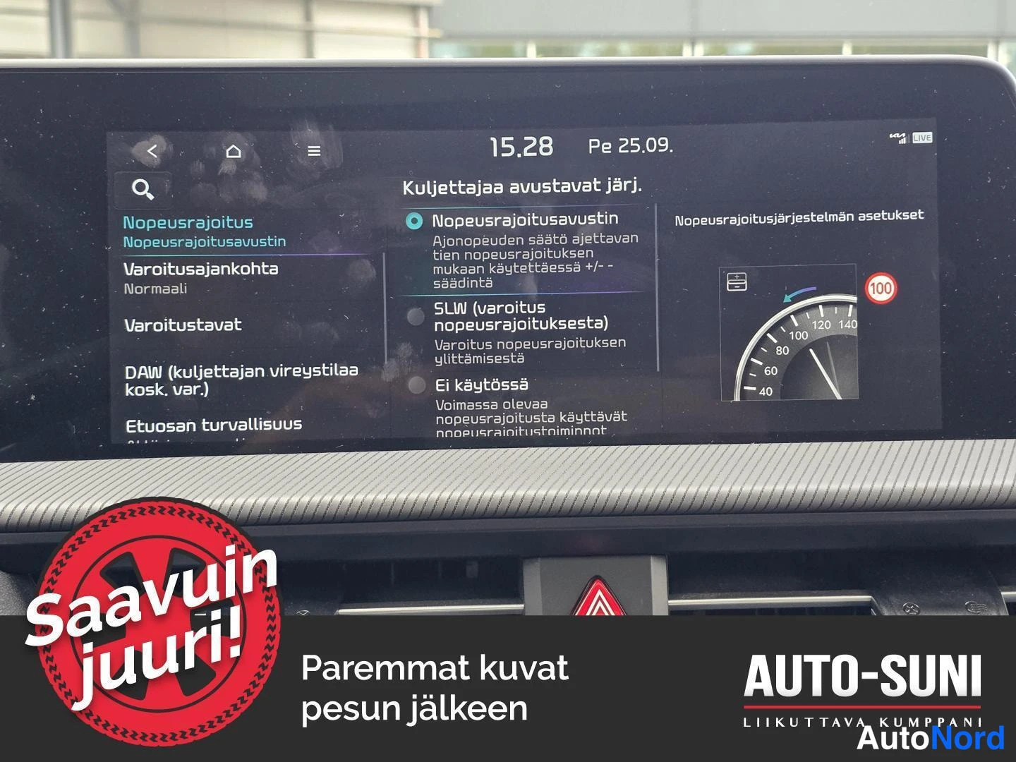 Muu: Kia EV6:n infotainment-näyttö, jossa kuljettajaa avustavien järjestelmien asetukset: Nopeusrajoitusavustin, SLW (varoitus nopeusrajoituksesta) ja Et. käytössä -