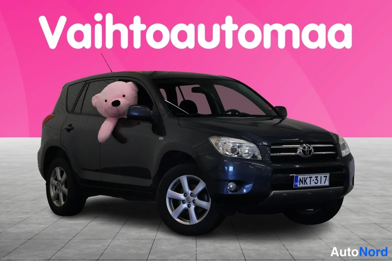 Etuviisto, nokka oikealle: Toyota RAV4 2009, tummansininen etukulmakuva rekisterikilpi
