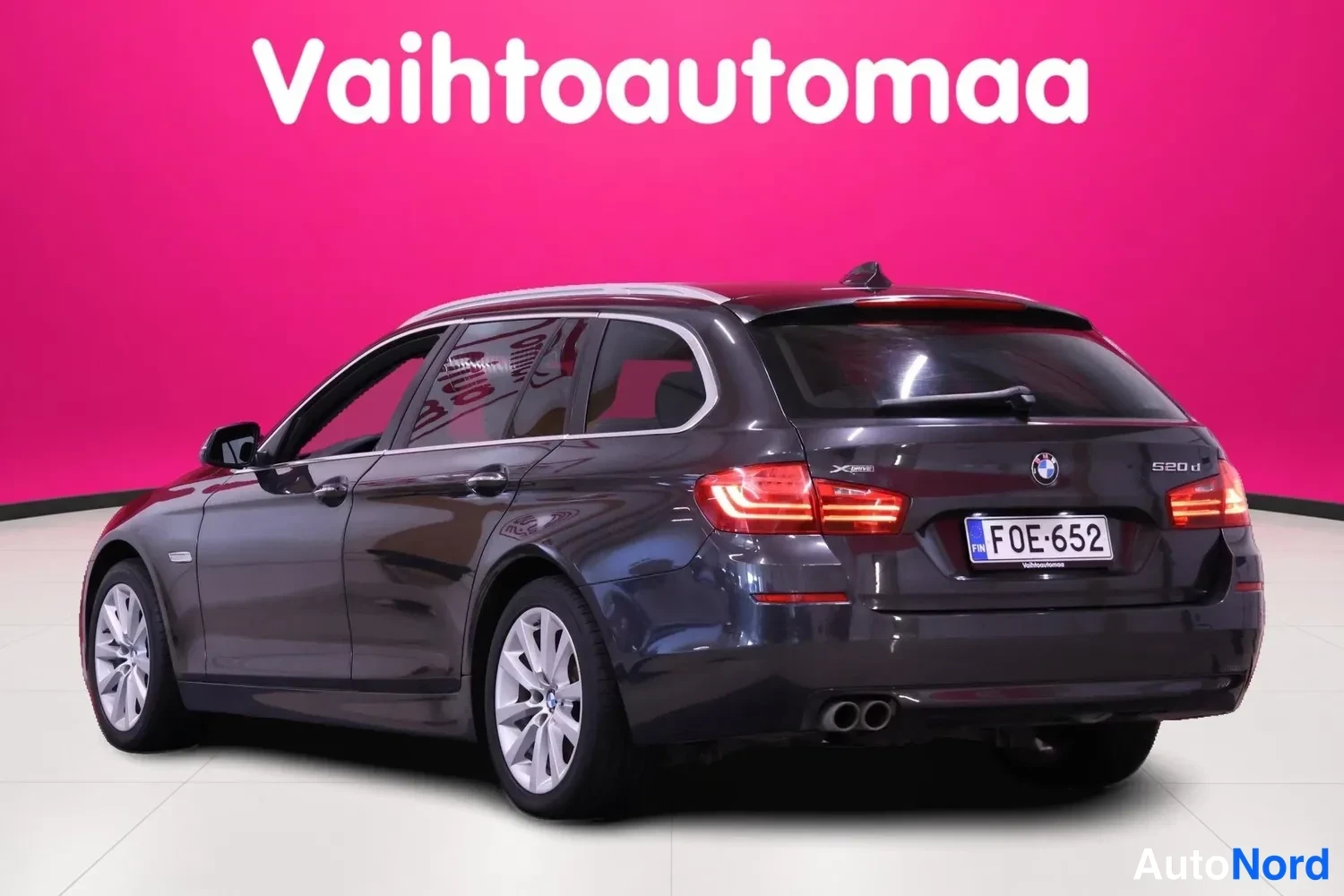 Harmaa BMW 520d xDrive 2017, takaviisto, kuva 7