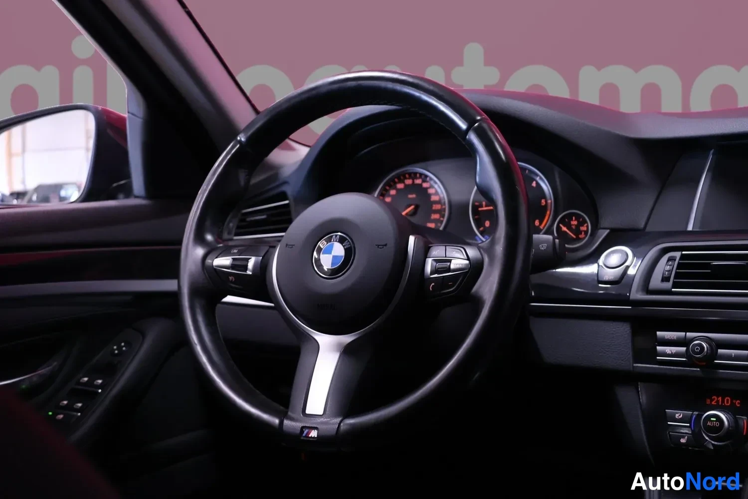 Harmaa BMW 520d xDrive 2017, sivulta, kuva 5