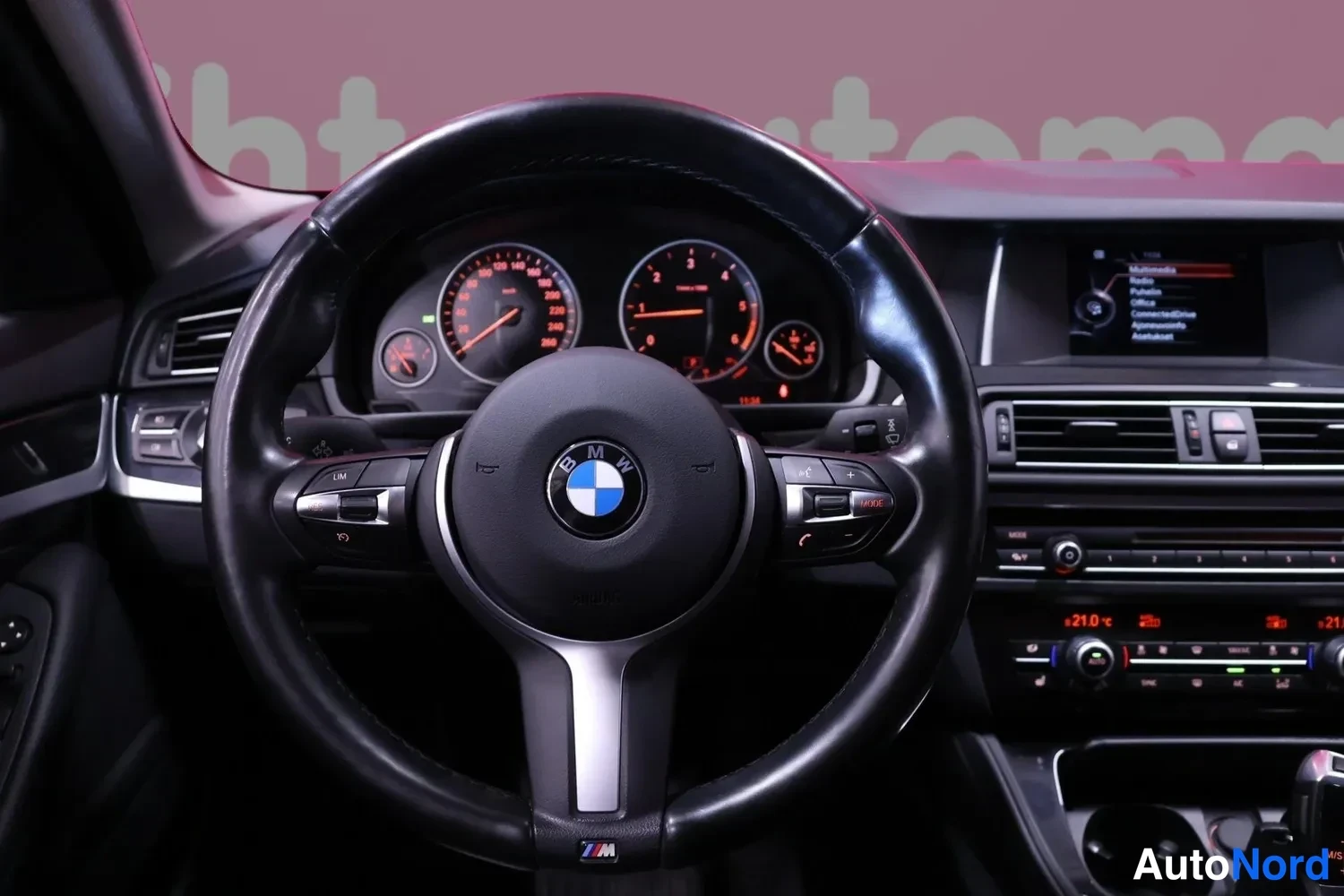 Harmaa BMW 520d xDrive 2017, kuva 17
