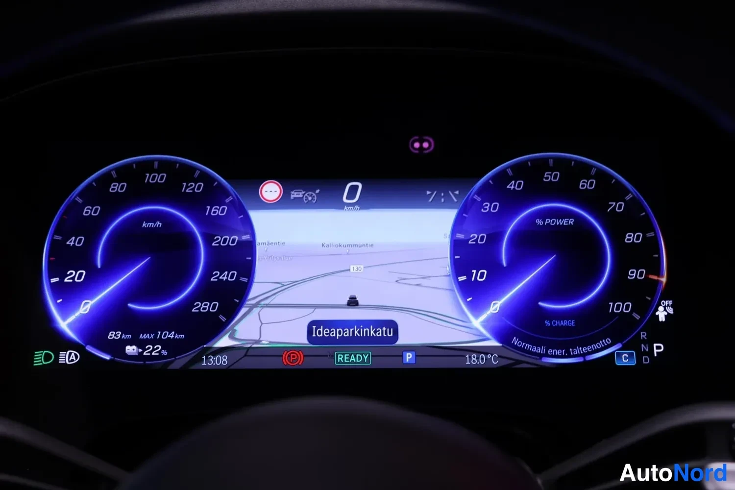 Muu: Kuljettajan mittariston digitaalinäyttö: nopeusmittari, suuntavalot, kartta Ideaparkinkatu-merkinnällä, 83 km toiminta-aika, MAX 104 km akun ja 22% lataustaso,