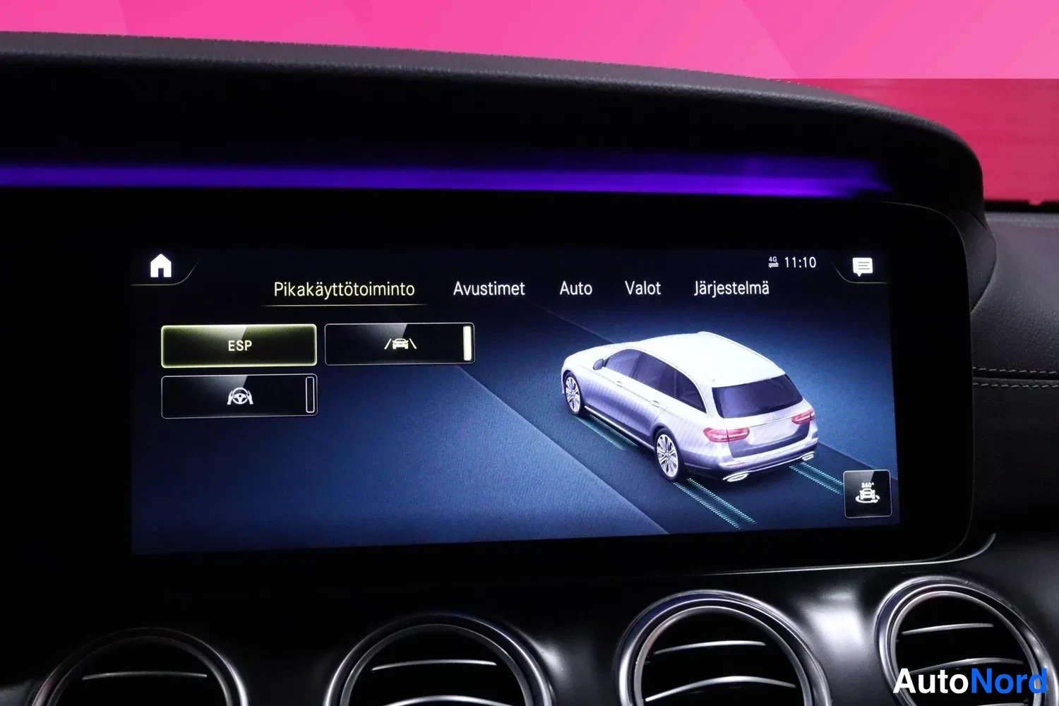 Muu: Infotainment-näytön pikanäkymä ESP-asetuksineen, valikot Pikakäyttötoiminto, Avustimet, Auto, Valot, Järjestelmä.