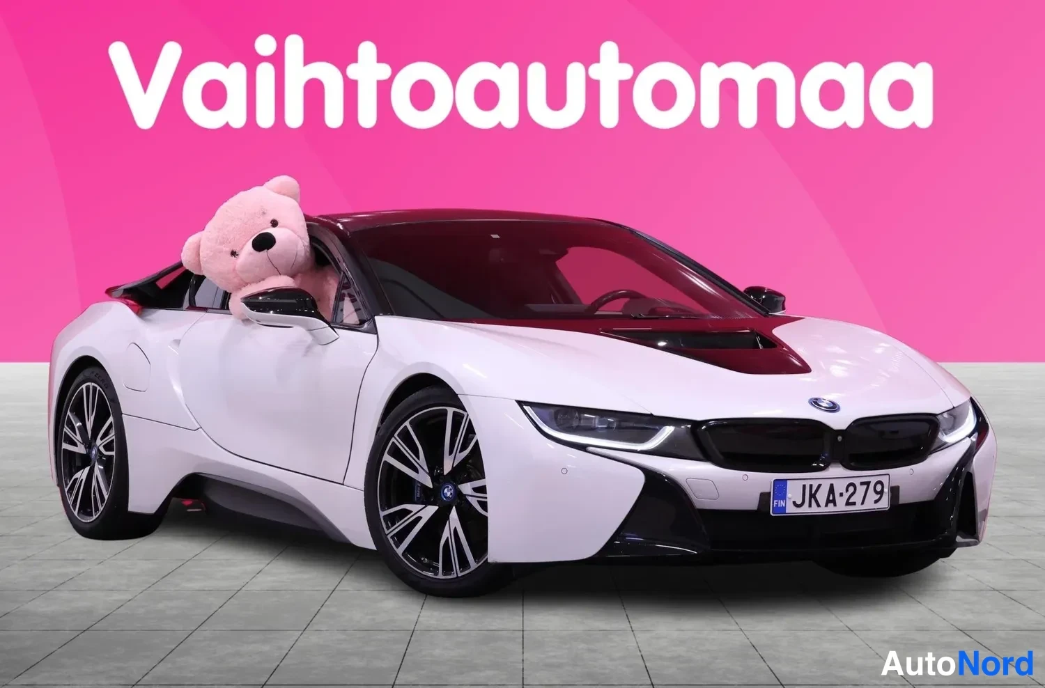 Etuviisto, nokka oikealle: BMW i8 Business 2016