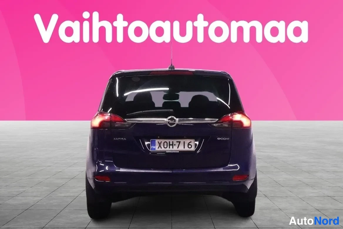 Takaa: Sininen tila-auto suoraan takaa, rekisterikilpi, Zafira- ja ecoFLEX-tekstit