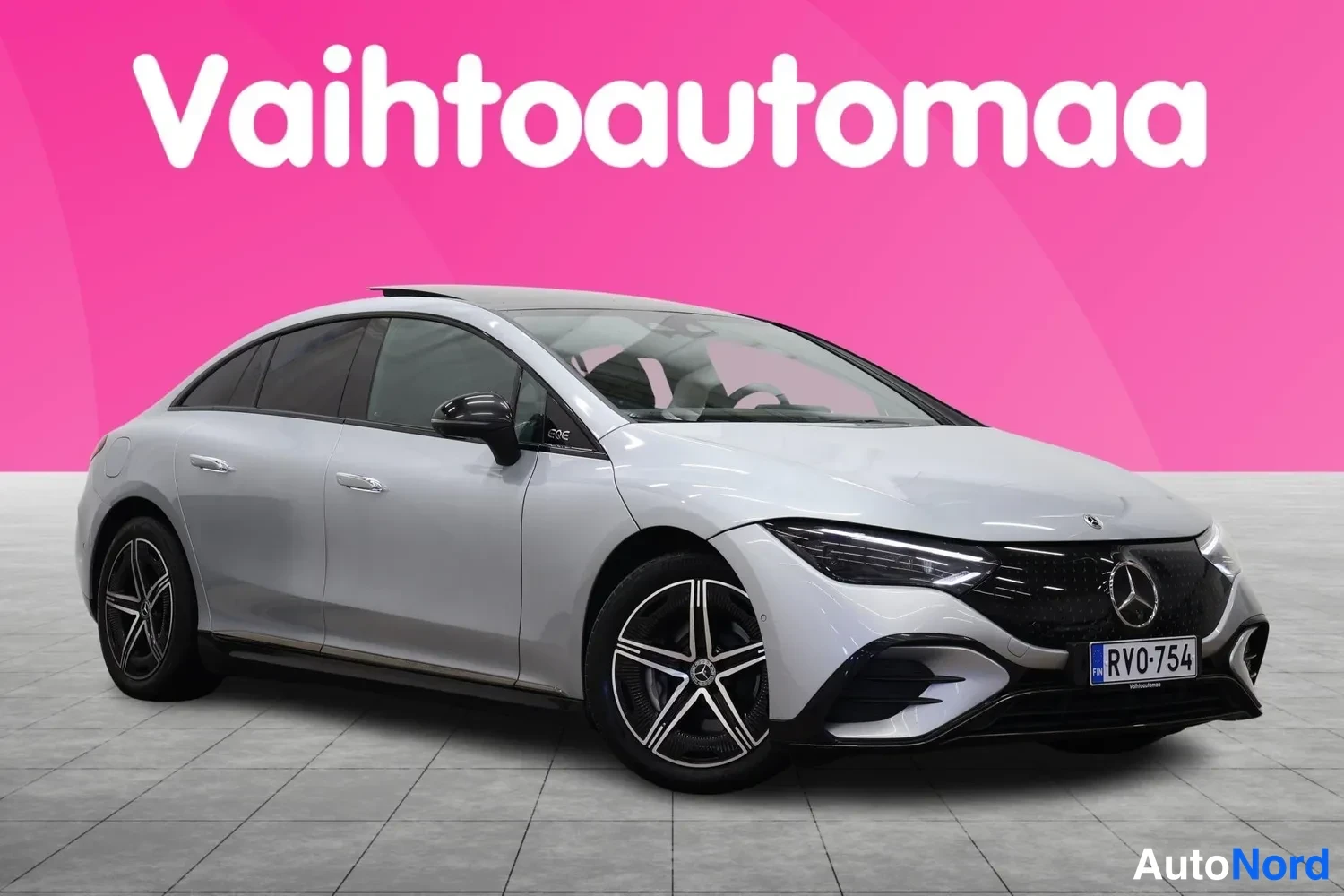 Etuviisto, nokka oikealle: Mercedes-Benz EQE 350 4MATIC 2023