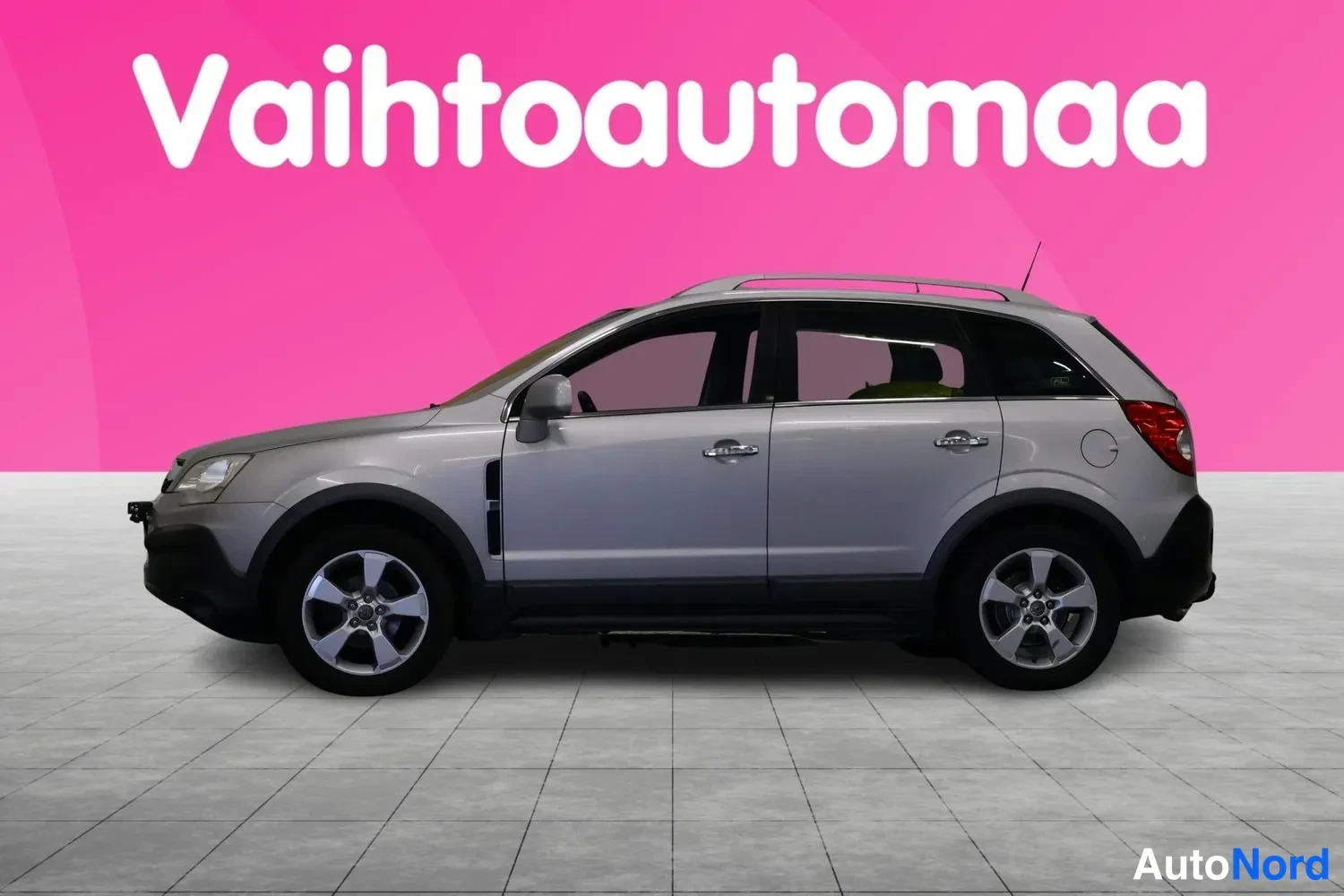 Sivulta: Opel Antaran sivukuva oikealta puolelta