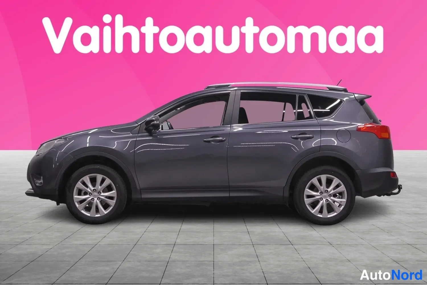 Sivulta: Toyota RAV4, sivukuva, tummanharmaa
