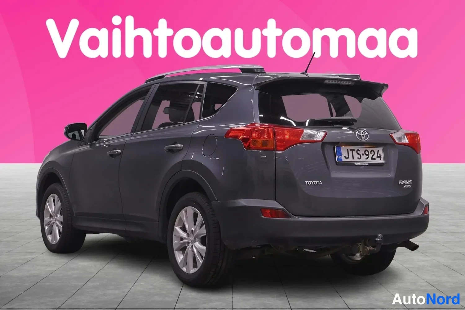 Takaviisto: Toyota RAV4, takaviisto oikealta, rekisteritunnus
