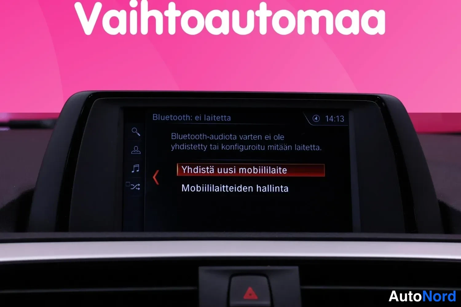 Muu: Auton kojelaudan näyttö näyttää Bluetooth-asetusvalikon, jossa korostettuna valinta Yhdistä uusi mobiililaite.