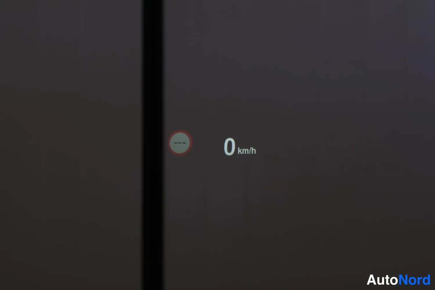 Asiakirja: Instrumentin näyttö, nopeus 0 km/h, nopeusarvo ei saatavilla.