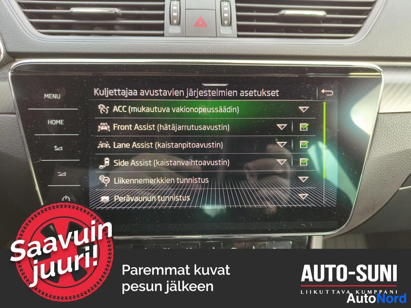 Muu: Kosketusnäytön asetusvalikko 'Kuljettajaa avustavien järjestelmien asetukset': ACC, Front Assist, Lane Assist, Side Assist, Liikennemerkkien tunnistus, Perävaun