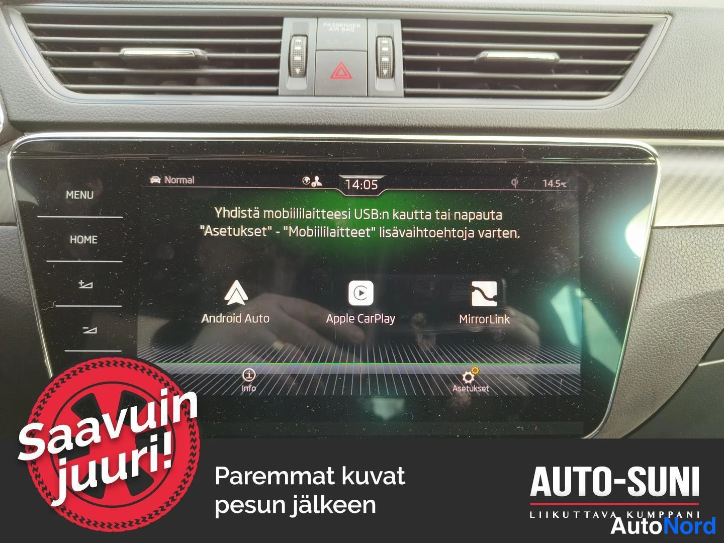 Muu: Kojelaudan keskeltä näkyy infotainment-näyttö, jossa on Android Auto-, Apple CarPlay- ja MirrorLink-valinnat