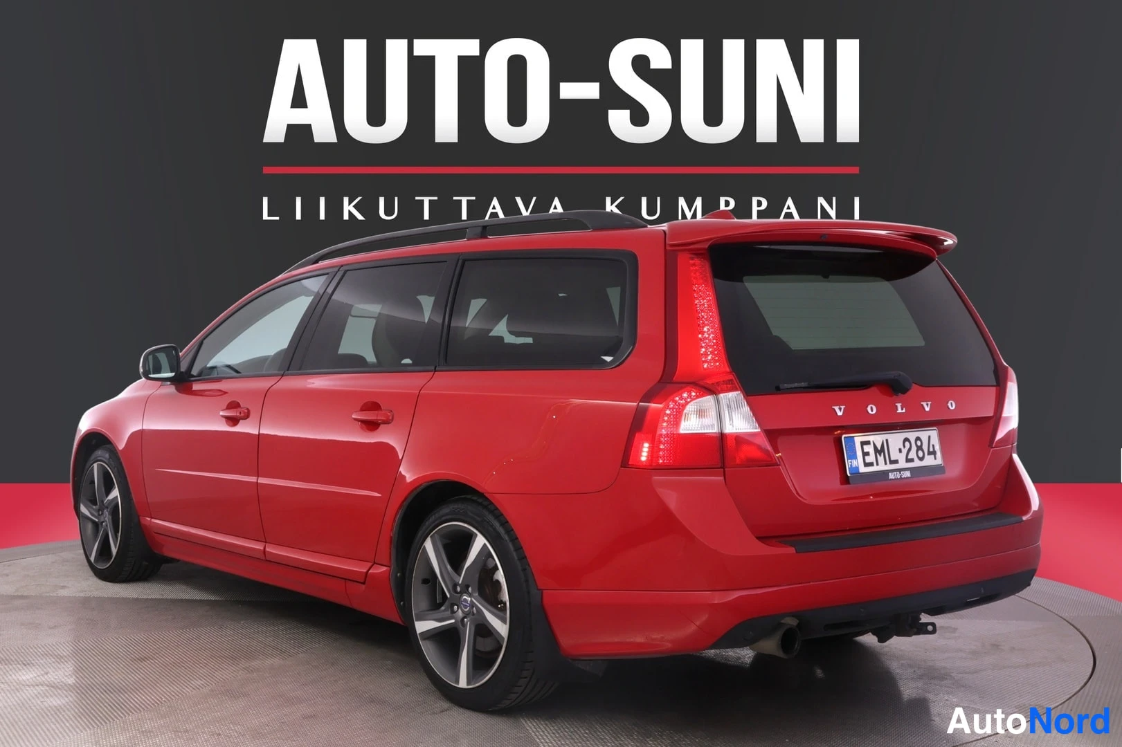 Punainen Volvo V70 2013, takaviisto, kuva 6