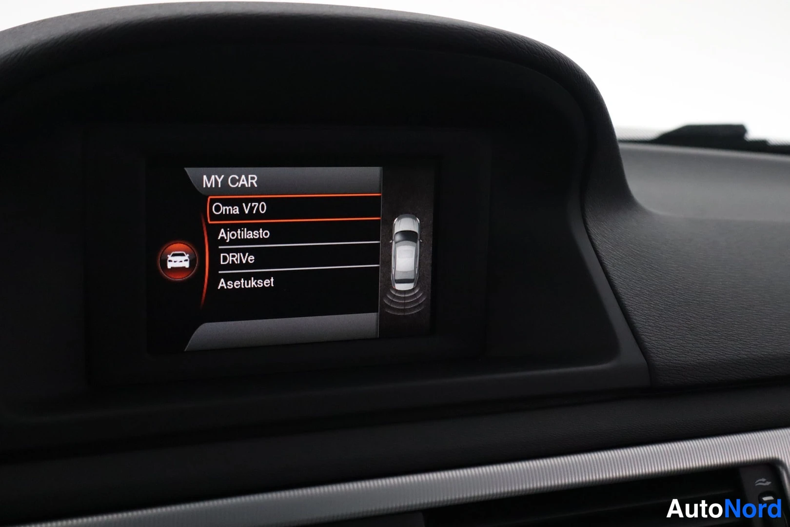 Punainen Volvo V70 2013, yksityiskohta, kuva 18