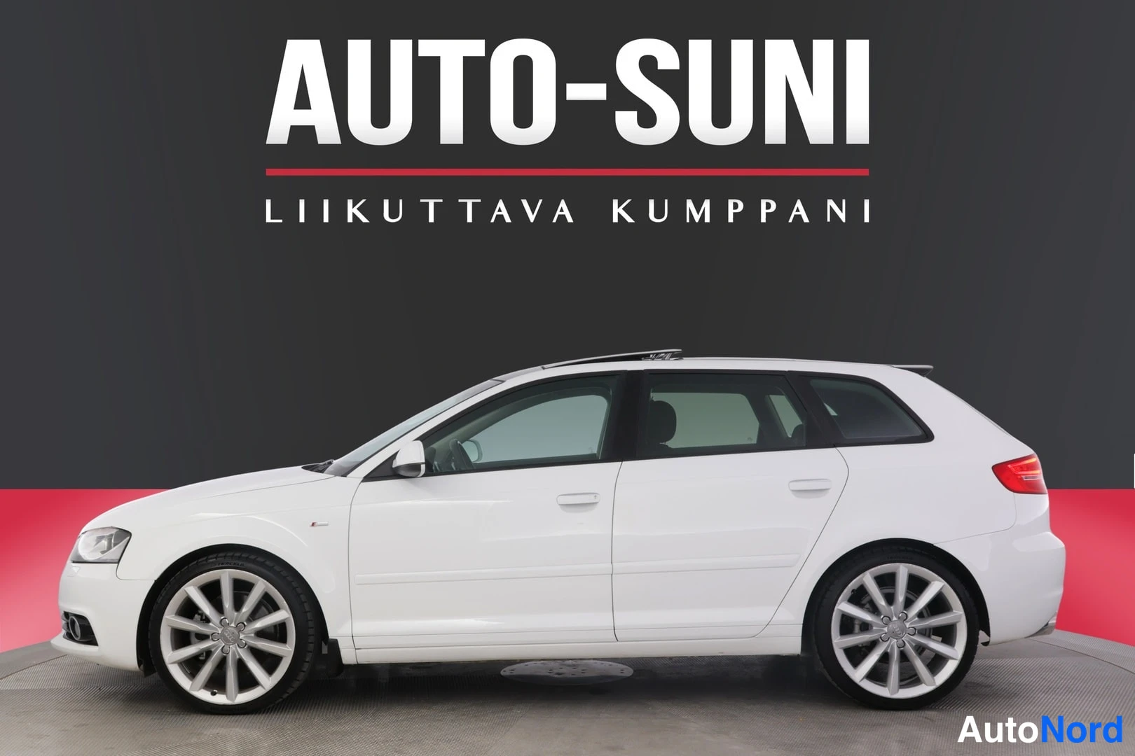 Valkoinen Audi A3 2011, etuviisto, keula vasemmalle, kuva 2