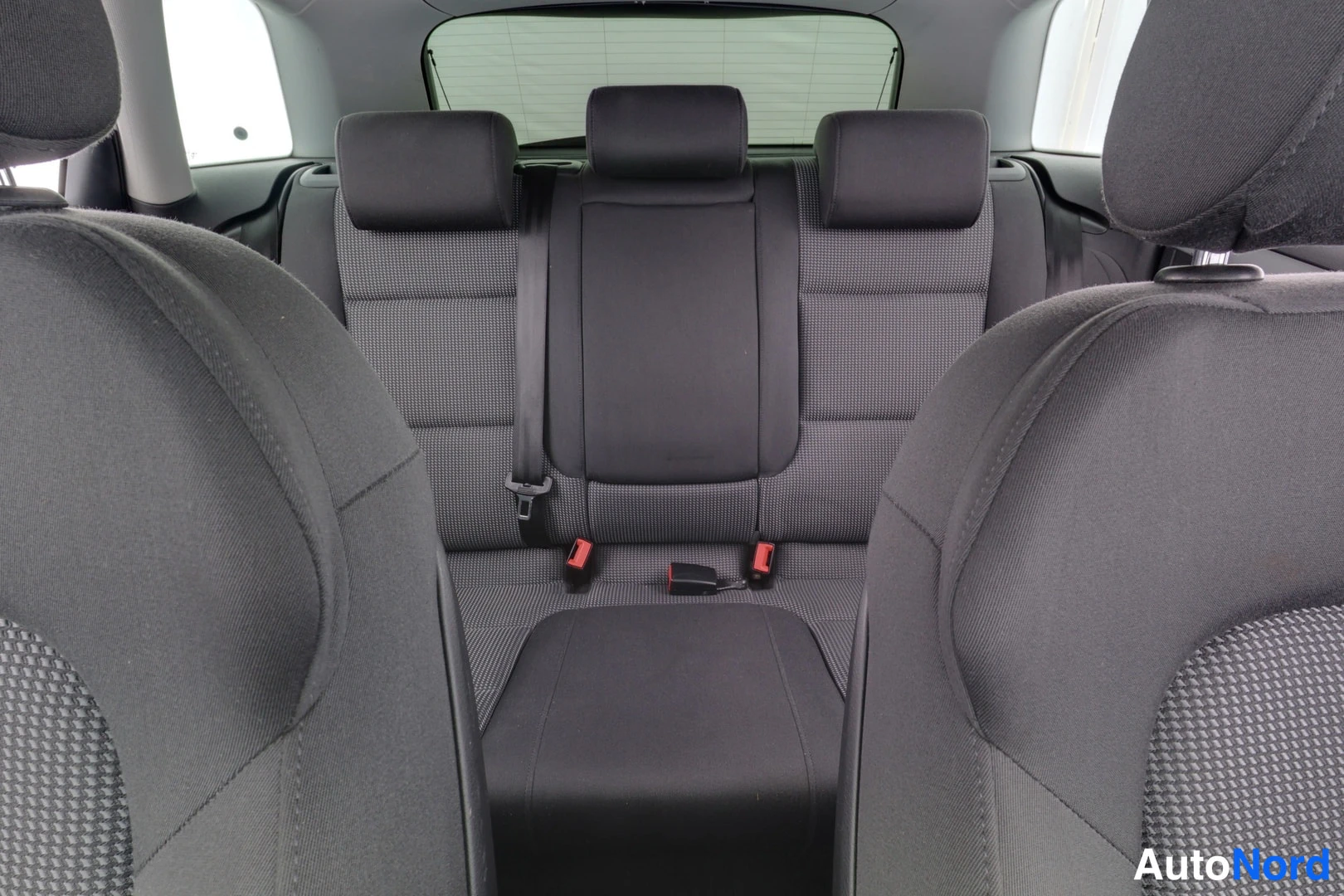 Valkoinen Audi A3 2011, takaistuimet, kuva 14