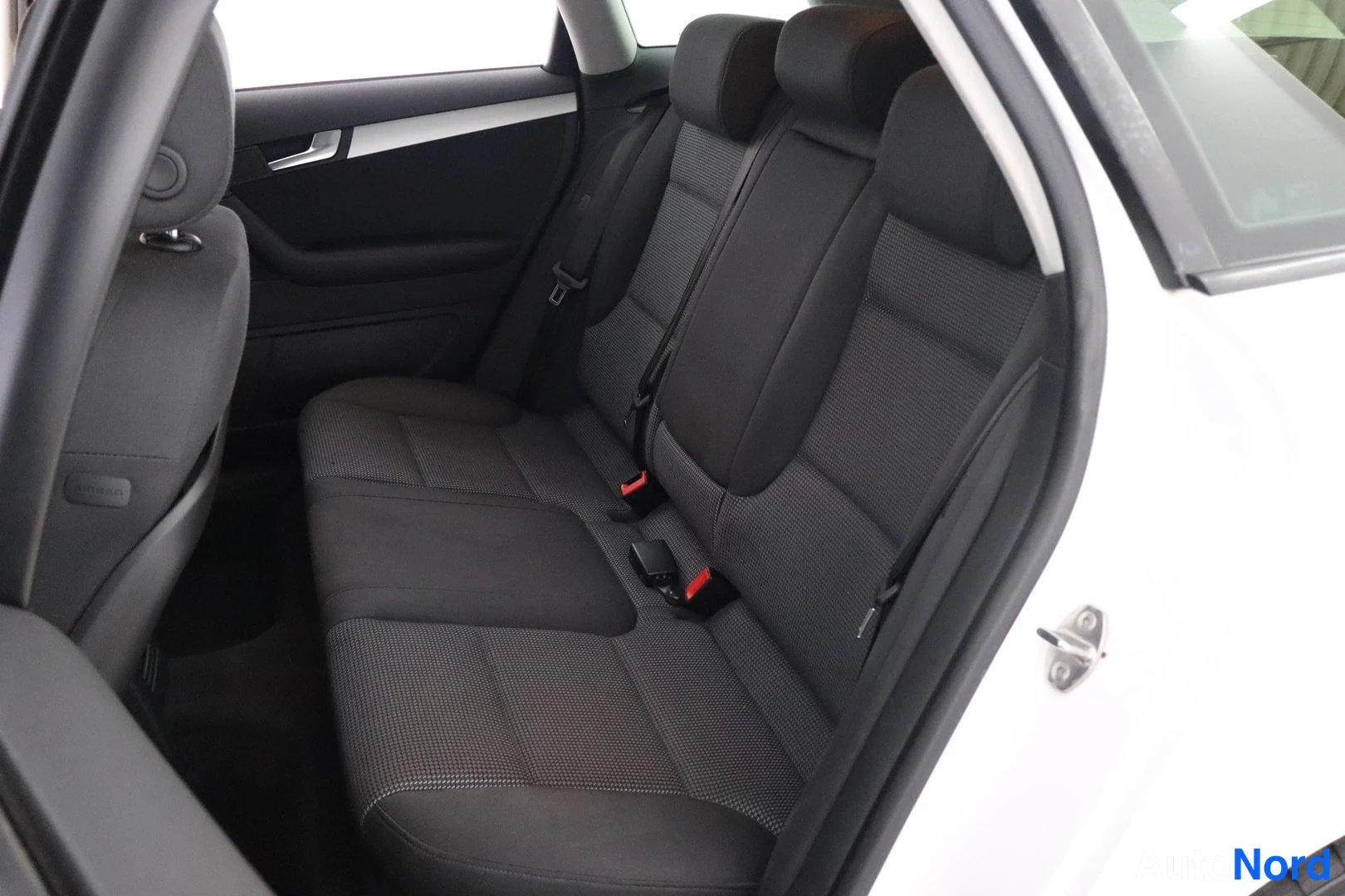 Valkoinen Audi A3 2011, kuva 24