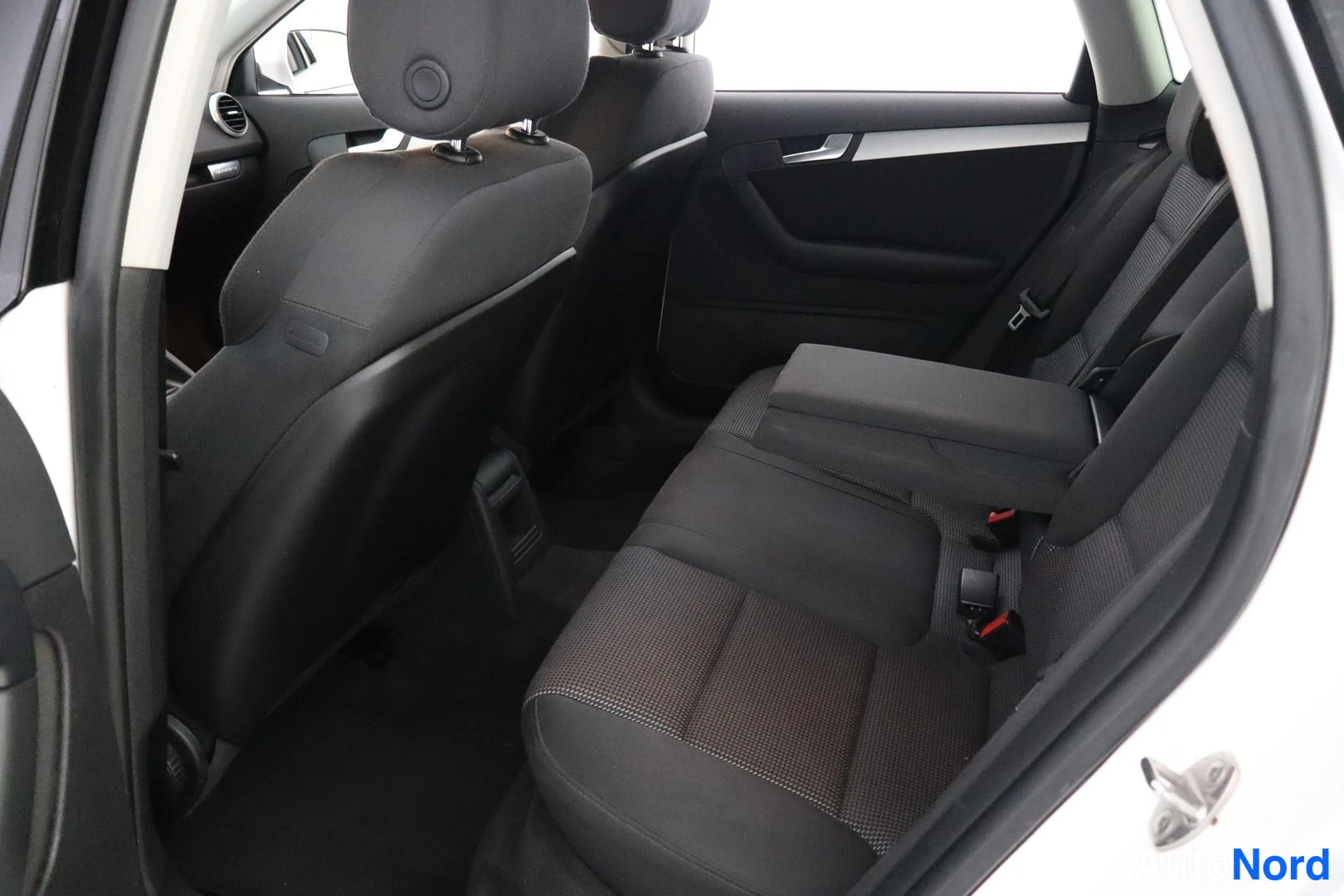 Valkoinen Audi A3 2011, kuva 25