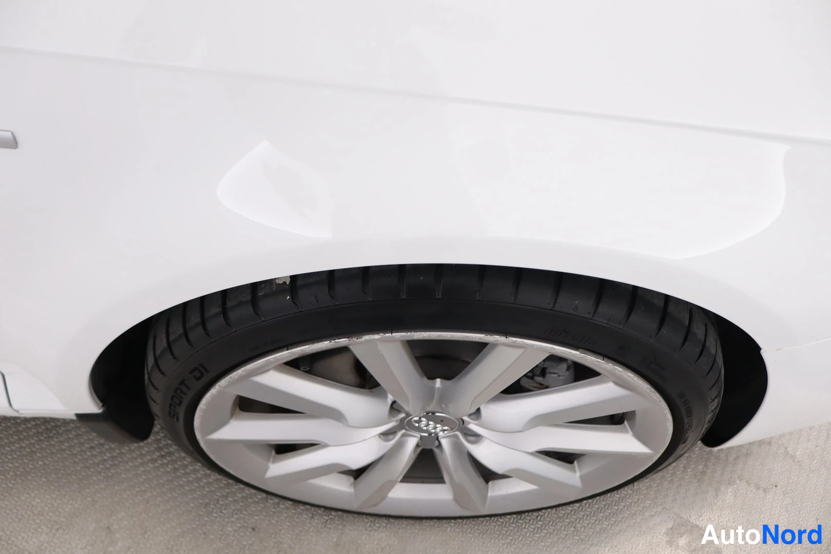 Valkoinen Audi A3 2011, sivulta, kuva 7
