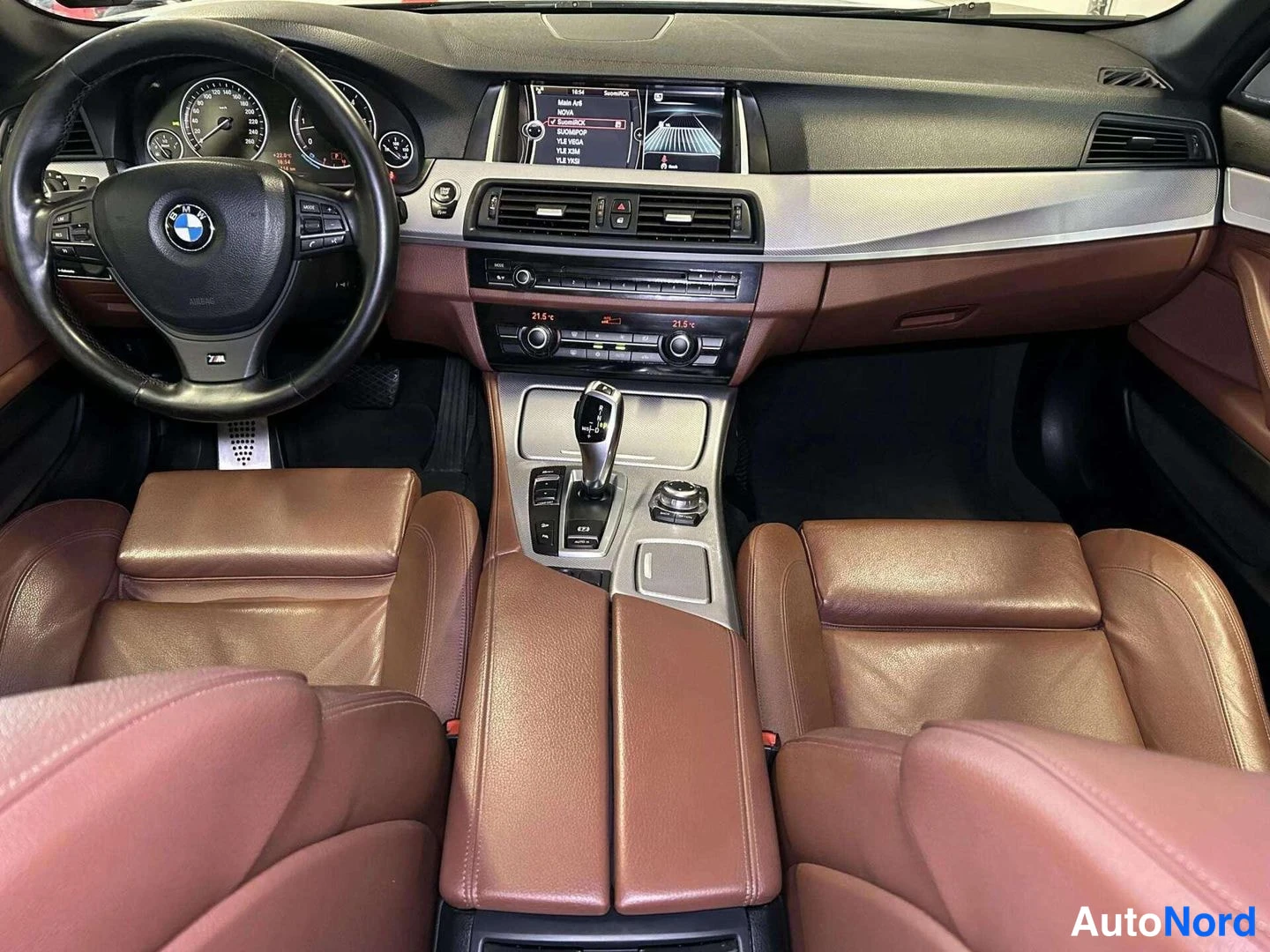 Harmaa BMW 530d xDrive 2012, etuistuimet, kuva 16