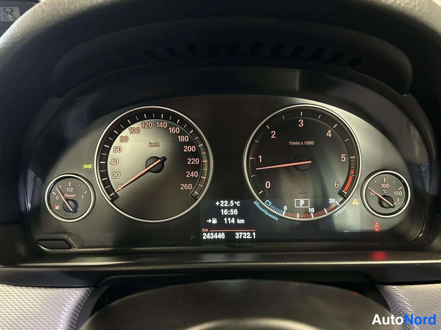 Harmaa BMW 530d xDrive 2012, ohjaamo, kuva 12