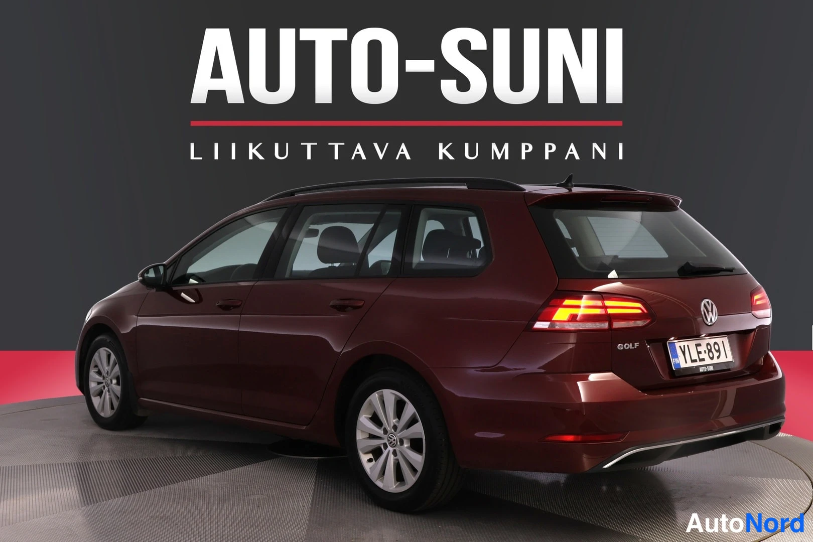 Punainen Volkswagen Golf 2019, takaviisto, kuva 7