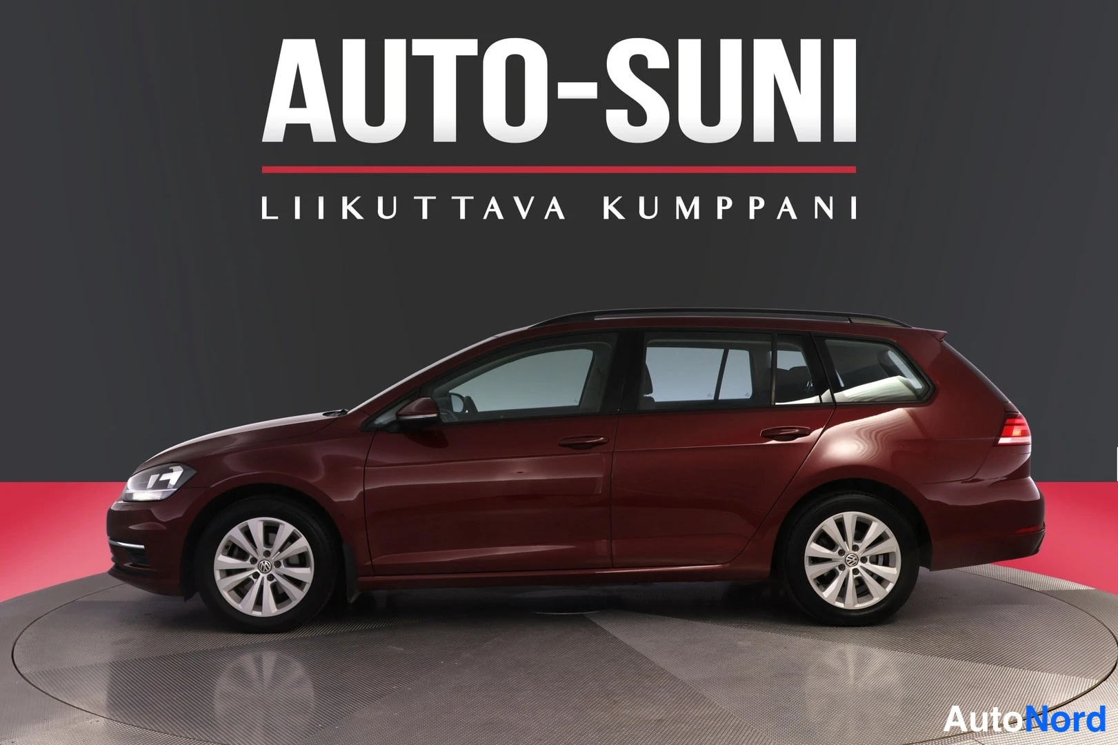 Punainen Volkswagen Golf 2019, etuviisto, keula vasemmalle, kuva 2