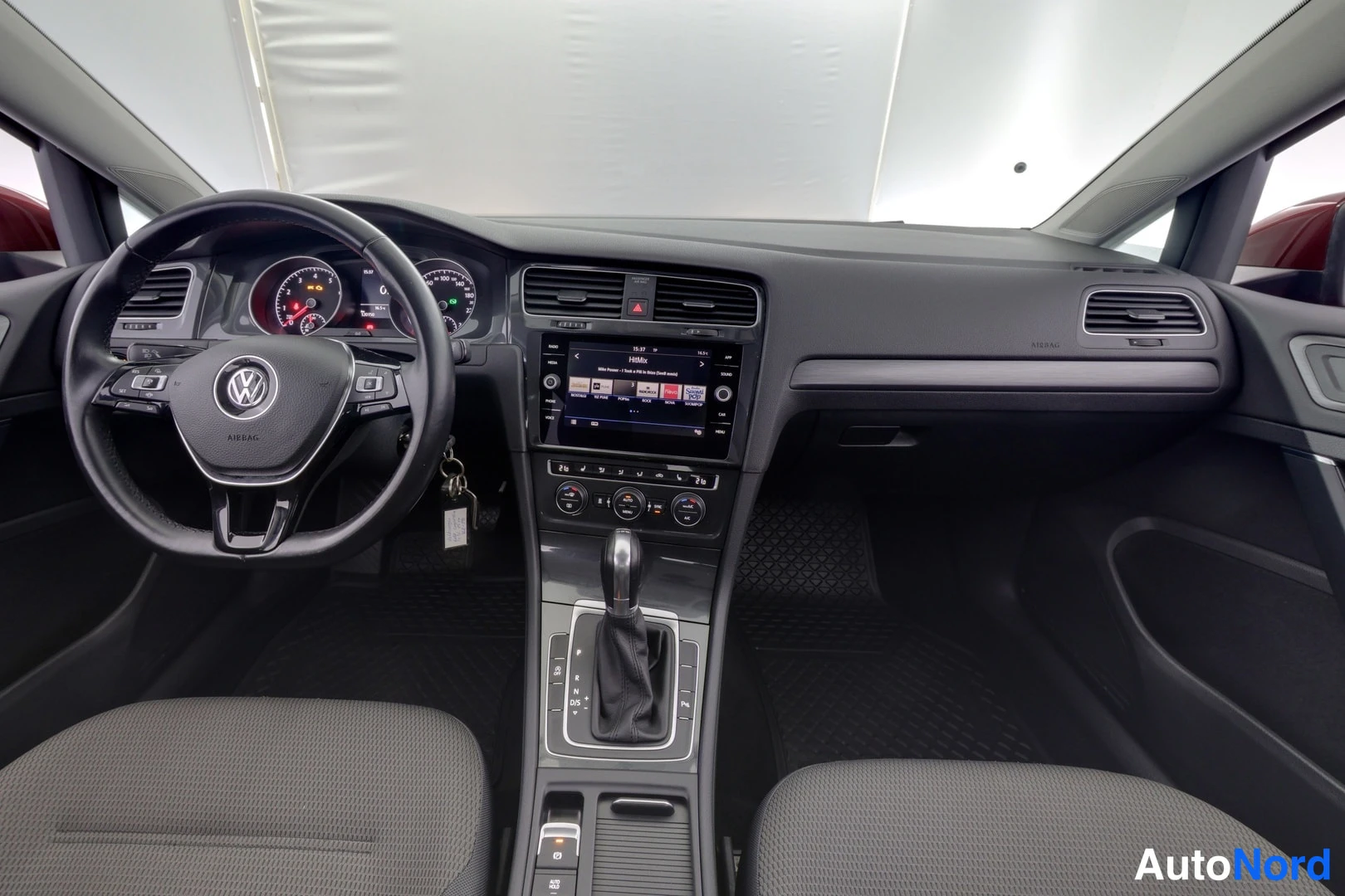 Punainen Volkswagen Golf 2019, kuva 14