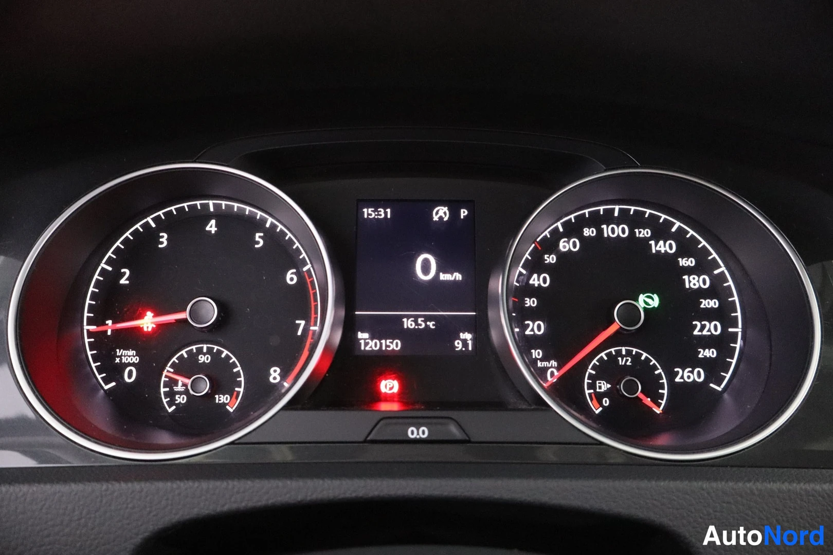 Punainen Volkswagen Golf 2019, kuva 24