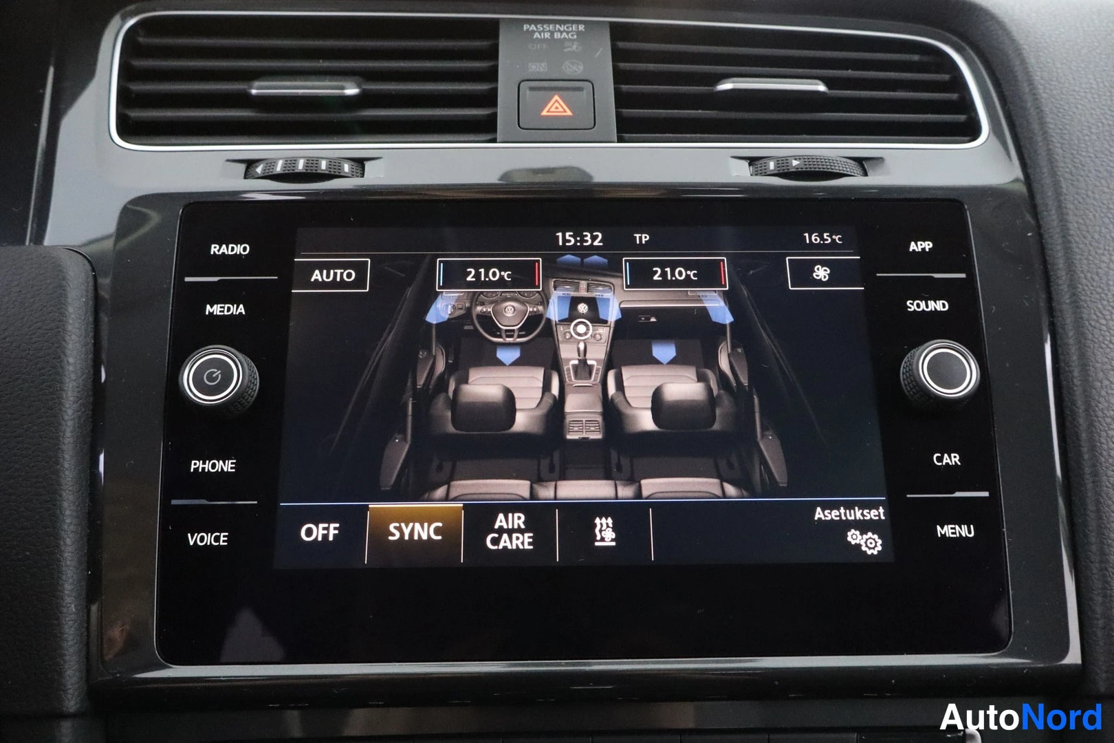 Punainen Volkswagen Golf 2019, kuva 18