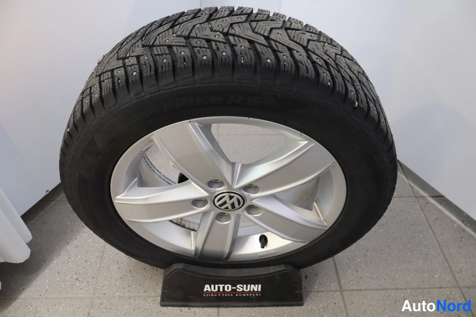 Punainen Volkswagen Golf 2019, kuva 22