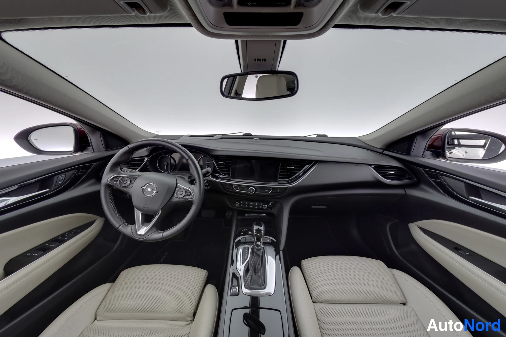 Punainen Opel Insignia 2020, ohjaamo, kuva 7