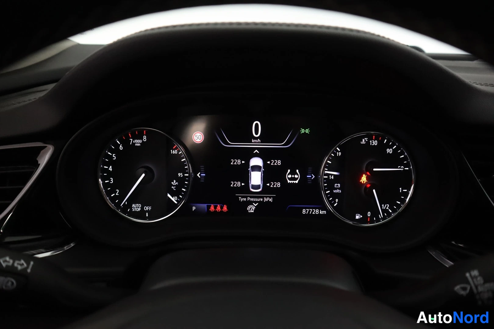 Punainen Opel Insignia 2020, yksityiskohta, kuva 14