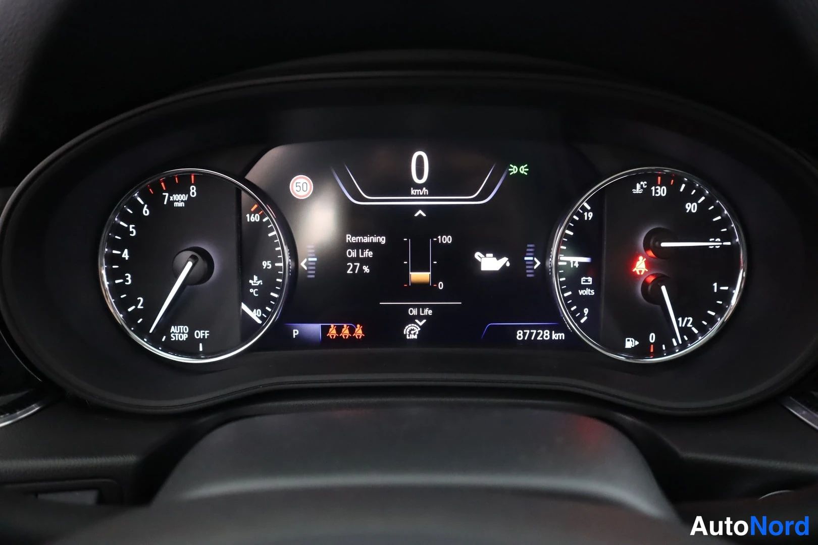 Punainen Opel Insignia 2020, yksityiskohta, kuva 15